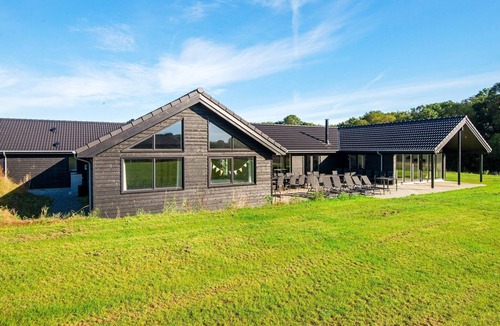 Mommark Strand House | 5 star holiday home in Sydals