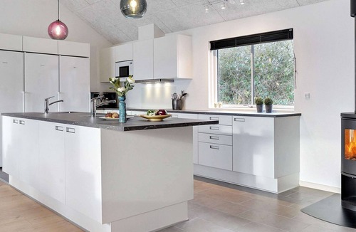 Mommark Strand House | 5 star holiday home in Sydals