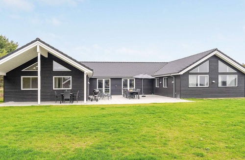 Mommark Strand House | 5 star holiday home in Sydals