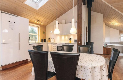 Hou House | 5 star holiday home in Hals