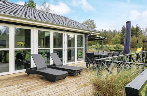 Bratten Strand House | 5 star holiday home in Jerup