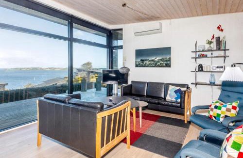 Hjarbæk House | 5 star holiday home in Løgstrup