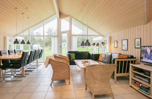 Nr. Lyngby Strand House | 5 star holiday home in L kken