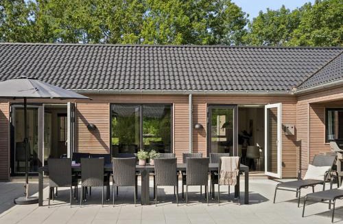 Mommark Strand House | 5 star holiday home in Sydals
