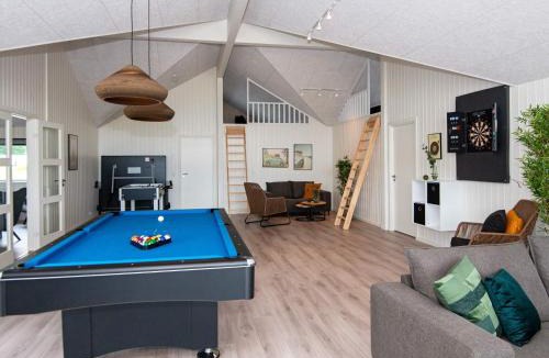 Mommark Strand House | 5 star holiday home in Sydals
