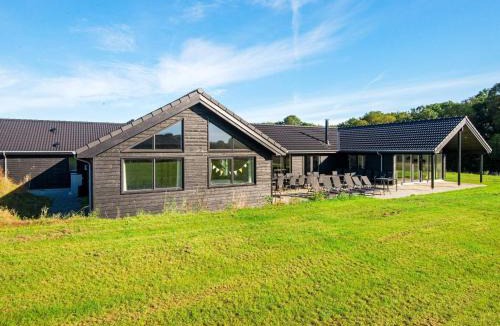 Mommark Strand House | 5 star holiday home in Sydals
