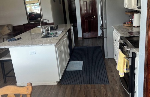 Cut Off House | 5 Star Home Cut Off, private, peaceful, comfortable, Enjoy sunsets by the pool.
