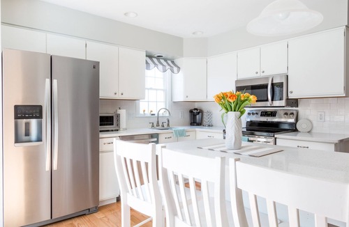 Gloucester House | 5-star home with quick walk to 2 beaches!