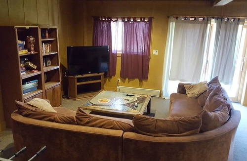 Athens House | 5 Star Lakefront Lodge, 4 acre peninsula. WiFi, AC, Heat, Fireplace, Beach, More