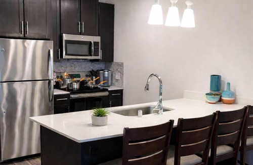 Legacy Park Apartment | 5 Star Location King Suite Legacy W. Free Parking