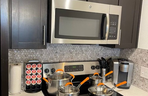 Legacy Park Apartment | 5 Star Location King Suite Legacy W. Free Parking