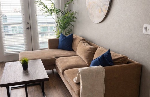 Legacy Park Apartment | 5 Star Location King Suite Legacy W. Free Parking