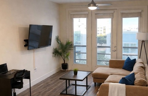 Legacy Park Apartment | 5 Star Location King Suite Legacy W. Free Parking