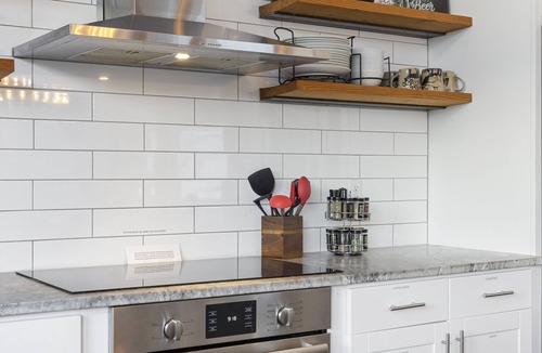 Leavenworth Cabin | 5-Star Lodge Groups Welcome 1 Mile from Downtown