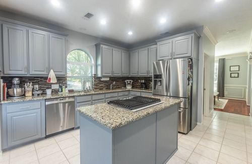 Barker House | 5-Star Luxury: 4King/2Full Beds, Pool & Chic Patio