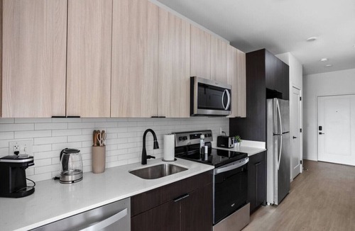 Mile Square Apartment | 5 Star Luxury| Free Espresso+Pool+Executive Lounge