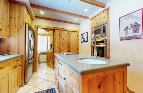 Mammoth Lakes Condo | 5-Star Luxury Home. Across from The Village. Gas Grill, Game Room, Wash/Dryer