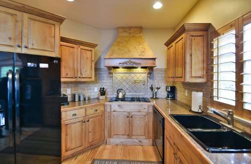 Eden House | 5 Star Luxury Townhome | 5 Bed, 4.5 Bath