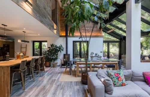 Tickenham House | 5 Star Luxury Woodland Retreat Sleeps 12 Hot tub Sauna