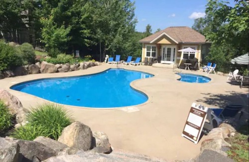 Saint-Faustin-Lac-Carre House | 5 Star Mountainside Retreat - ski in/ski outn