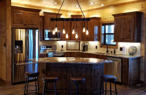Sulphur Bluff Cabin | 5-Star Private Cabin on 450+ acre gated/high fenced game ranch