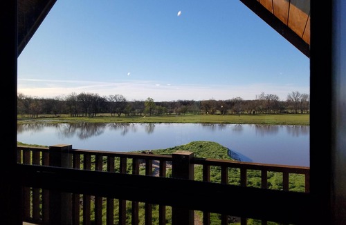 Sulphur Bluff Cabin | 5-Star Private Cabin on 450+ acre gated/high fenced game ranch