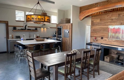 Ochelata Cabin | 5-Star Private Lake and Cabin!