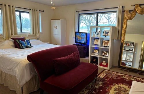 Hamilton Bed & Breakfast | 5 star private ranch duplex with a million dollar view
