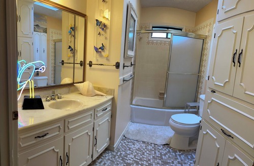 Hamilton Bed & Breakfast | 5 star private ranch duplex with a million dollar view