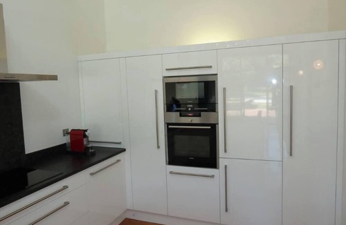Cabries House | 5-star rated air-conditioned house with swimming pool for 6