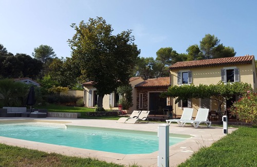 Cabries House | 5-star rated air-conditioned house with swimming pool for 6