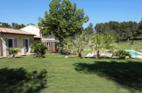 Cabries House | 5-star rated air-conditioned house with swimming pool for 6