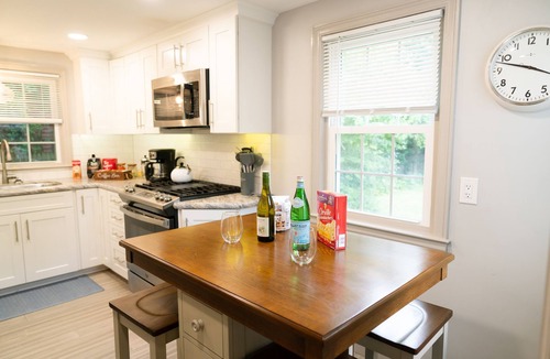 Eastside House | 5-star Renovated 3BR 𝓱𝓸𝓶𝓮/w Backyard Deck near SU/SUNY-ESF/Hospitals