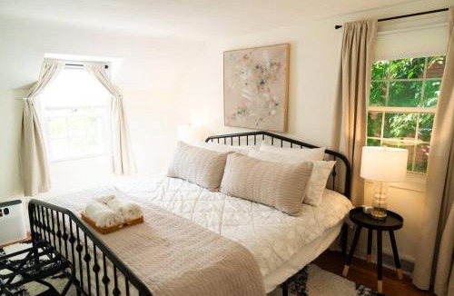 Eastside House | 5-star Renovated 3BR Home & Backyard Deck near SU & Hospitals