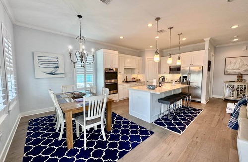 Beachside Village House | 5 STAR REVIEWS! Beachside! 2 Primary’s Ocean Views, Beach amenities!