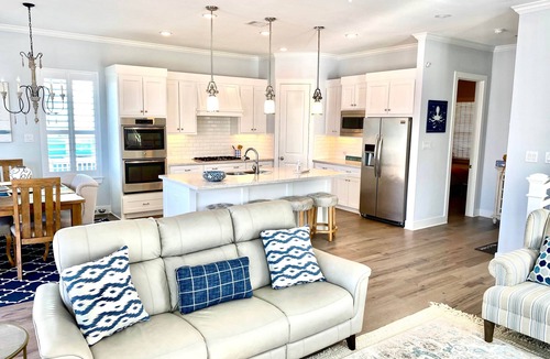 Beachside Village House | 5 STAR REVIEWS! Beachside! 2 Primary’s Ocean Views, Beach amenities!