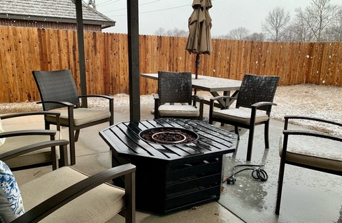 Bixby House | 5 star single level home, 4 bdrm, 3 bath + private office and great backyard!