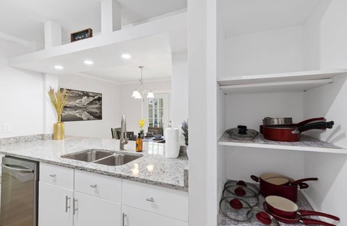 Far North Dallas Apartment | 5 Star Stay*Gated Community*Fast Wifi