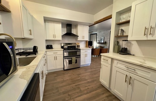 Oak Cliff House | 5-Star Stay-Huge 4BR Near Bishop Arts-Sleeps 12- Family Friendly