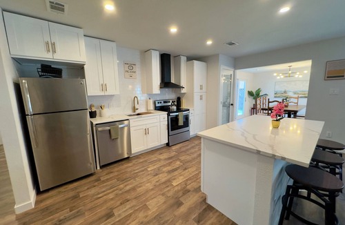 Denton House | 5-Star Stay-Large Remodeled & Modern 4BR Near UNT/TWU-Sleeps 10