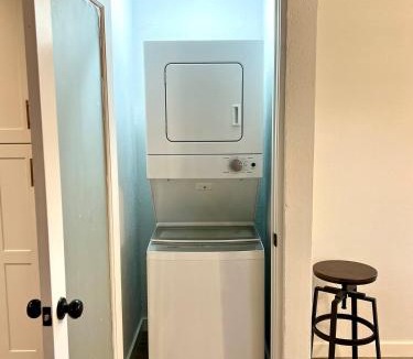 Denton House | 5 Star Stay Large Remodeled Modern 4BR Near UNT and TWU Sleeps 10