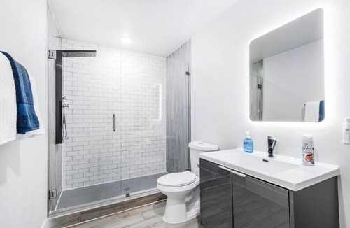 Old East Dallas Apartment | 5-STAR The Blue Suite 2BR