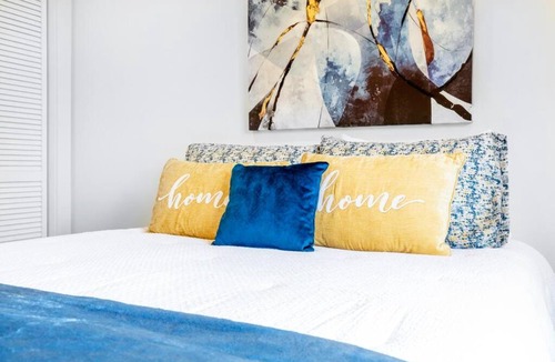 Old East Dallas Apartment | 5-STAR The Blue Suite 2BR
