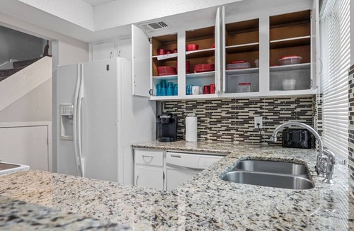 Southwest Carrollton Villa | 5 STAR Townhome near all major highways! Fast Wifi
