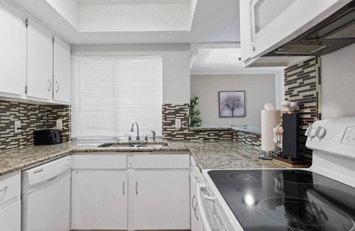Southwest Carrollton Villa | 5 STAR Townhome near all major highways! Fast Wifi