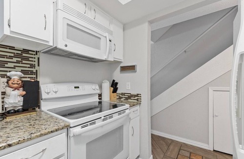 Southwest Carrollton Villa | 5 STAR Townhome near all major highways! Fast Wifi