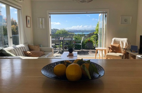 Oneroa House | 5 star views and location