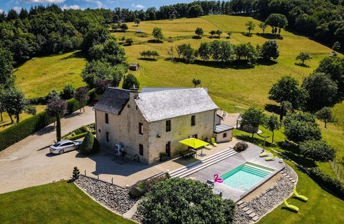Sainte-Eulalie-d'Olt Villa | 5-star villa with pool and panoramic view Gîte Exception Aveyron Occitanie