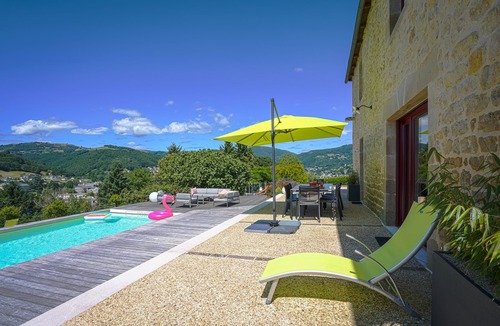 Sainte-Eulalie-d'Olt Villa | 5-star villa with pool and panoramic view Gîte Exception Aveyron Occitanie