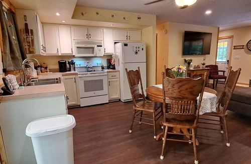 Gatlinburg Cottage | 5.STAR Wheelchair-friendly Smoky Mountain getaway 5.bed 3.bath 6.min to Downtown